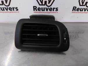 Used Dashboard vent Opel Ampera 1.4 16V Price € 15,00 Margin scheme offered by Autorecycling Reuvers B.V.