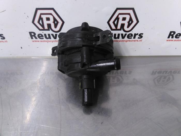 Begagnade Extra vattenpump Opel Ampera 1.4 16V Pris € 25,00 Marginaltabell erbjuds av Autorecycling Reuvers B.V.