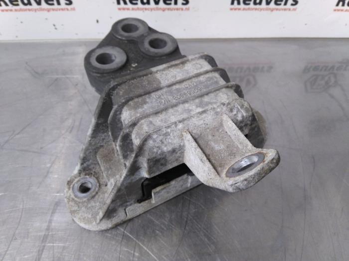 Usagé Support moteur Opel Ampera 1.4 16V Prix € 35,00 Règlement à la marge proposé par Autorecycling Reuvers B.V.
