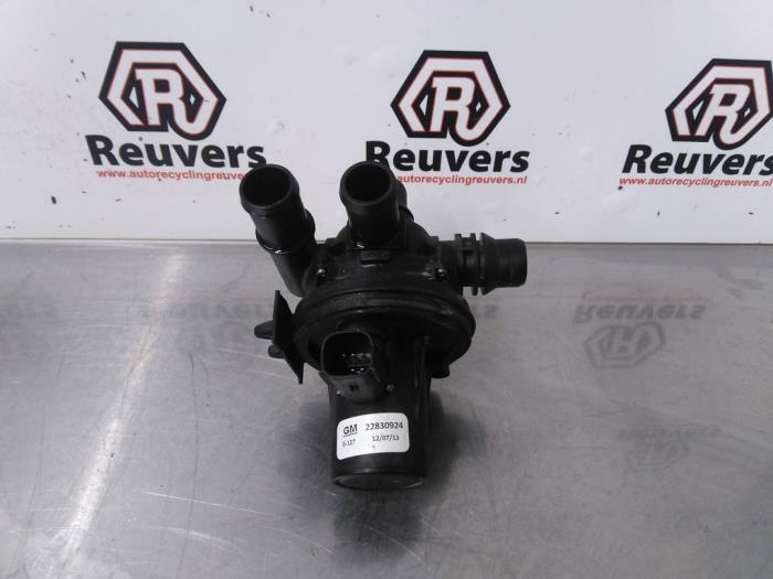 Begagnade Extra vattenpump Opel Ampera 1.4 16V Pris € 25,00 Marginaltabell erbjuds av Autorecycling Reuvers B.V.