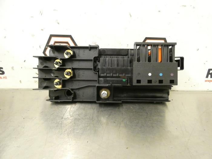 Begagnade Säkringsbox Mercedes E Combi (S211) 3.0 E-320 CDI V6 24V Pris € 20,00 Marginaltabell erbjuds av Autorecycling Reuvers B.V.