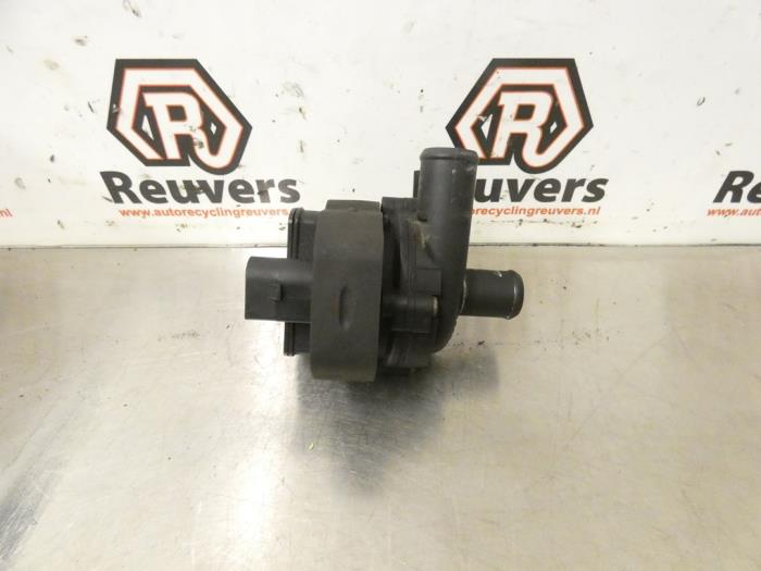 Begagnade Extra vattenpump Mercedes E Combi (S211) 3.0 E-320 CDI V6 24V Pris € 20,00 Marginaltabell erbjuds av Autorecycling Reuvers B.V.