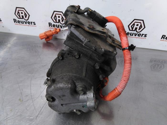 Air conditioning pump from a Opel Ampera 1.4 16V 2013