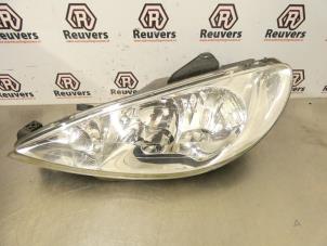 Used Headlight, left Peugeot 206 (2A/C/H/J/S) 1.4 XR,XS,XT,Gentry Price € 40,00 Margin scheme offered by Autorecycling Reuvers B.V.