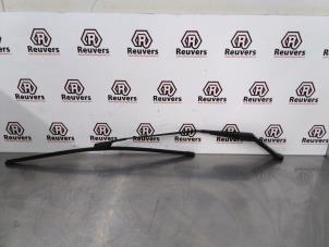 Used Front wiper arm Peugeot 508 SW (8E/8U) 1.6 THP 16V Price € 15,00 Margin scheme offered by Autorecycling Reuvers B.V.