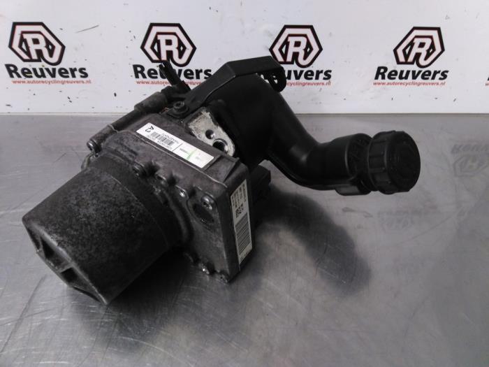 Usagé Pompe de direction Peugeot 508 SW (8E/8U) 1.6 THP 16V Prix € 125,00 Règlement à la marge proposé par Autorecycling Reuvers B.V.