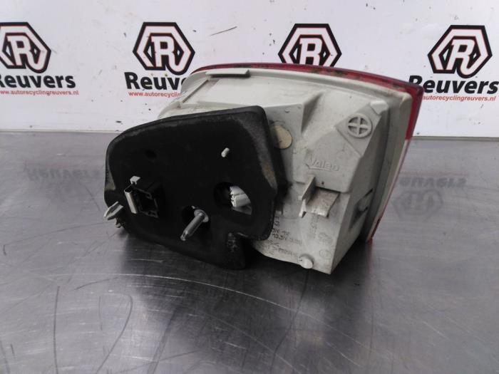 Taillight, left from a Peugeot 508 SW (8E/8U) 1.6 THP 16V 2012