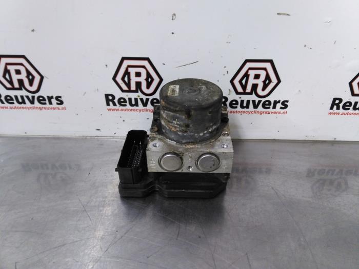Begagnade ABS-pump Chevrolet Spark (M300) 1.0 16V Bifuel Pris € 50,00 Marginaltabell erbjuds av Autorecycling Reuvers B.V.