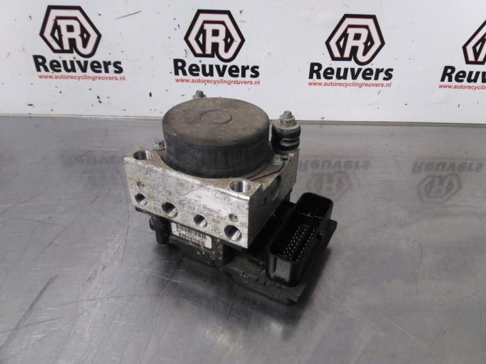 Begagnade ABS-pump Ford Ka II 1.2 Pris € 30,00 Marginaltabell erbjuds av Autorecycling Reuvers B.V.