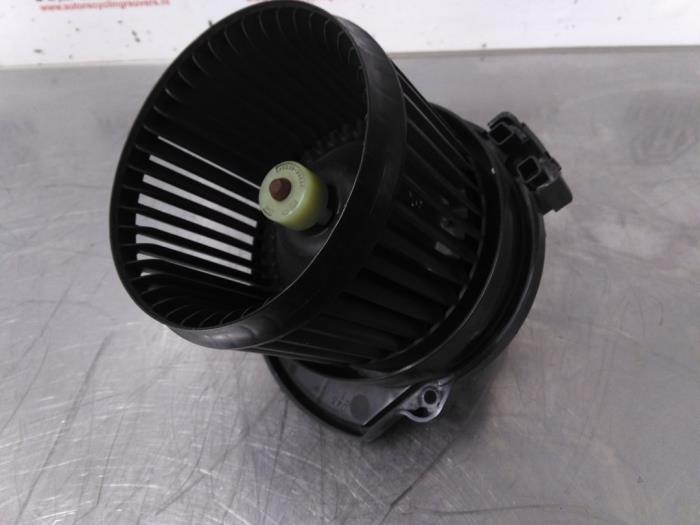 Heating and ventilation fan motor from a Toyota iQ 1.0 12V VVT-i 2011