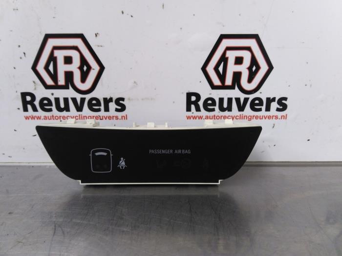 Begagnade Innerdisplay Toyota iQ 1.0 12V VVT-i Pris € 20,00 Marginaltabell erbjuds av Autorecycling Reuvers B.V.