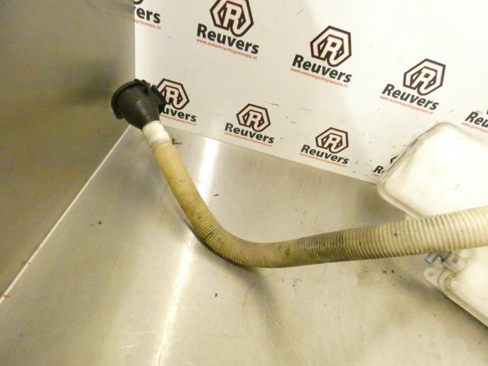 Front windscreen washer reservoir BMW 3 serie Touring 320d 16V - 235576