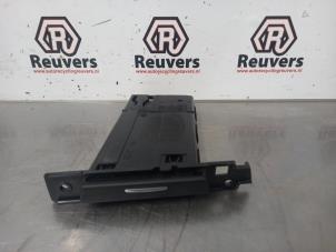 Used Cup holder BMW 3 serie Touring (E91) 320d 16V Price € 15,00 Margin scheme offered by Autorecycling Reuvers B.V.