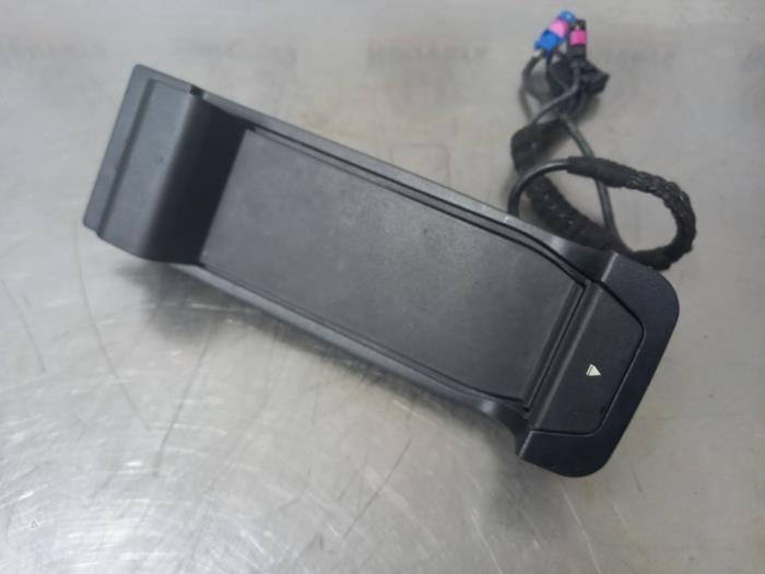 Phone holder from a BMW 3 serie Touring (E91) 320d 16V 2010