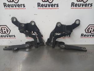 Used Bonnet Hinge BMW 3 serie Touring (E91) 320d 16V Price € 20,00 Margin scheme offered by Autorecycling Reuvers B.V.