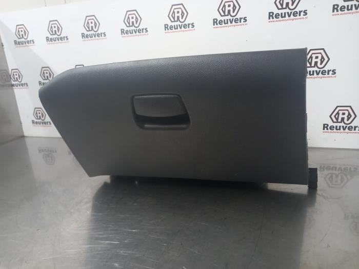 Glovebox from a Kia Rio III (UB) 1.2 CVVT 16V 2013