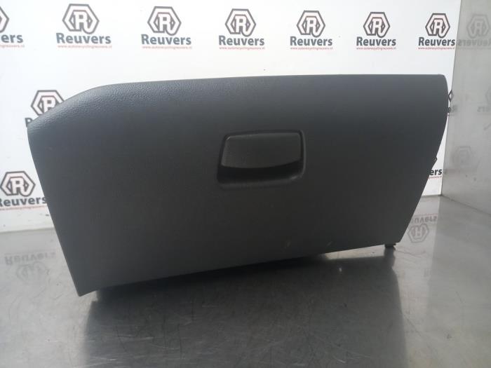 Glovebox from a Kia Rio III (UB) 1.2 CVVT 16V 2013