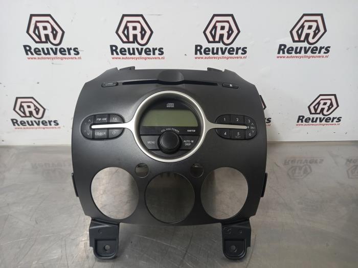 Używane Radioodtwarzacz CD Mazda 2 (DE) 1.3 16V S-VT High Power Cena € 75,00 Procedura marży oferowane przez Autorecycling Reuvers B.V.