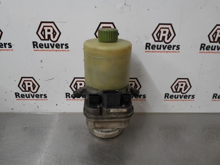 Used Power steering pump Skoda Fabia (6Y2) 1.4i Price € 60,00 Margin scheme offered by Autorecycling Reuvers B.V.