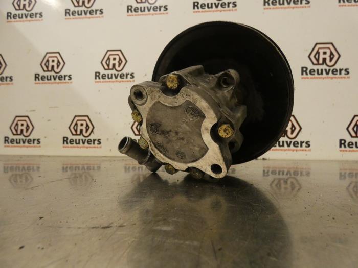 Usagé Pompe de direction Volkswagen Transporter/Caravelle T4 2.4 D Prix € 40,00 Règlement à la marge proposé par Autorecycling Reuvers B.V.