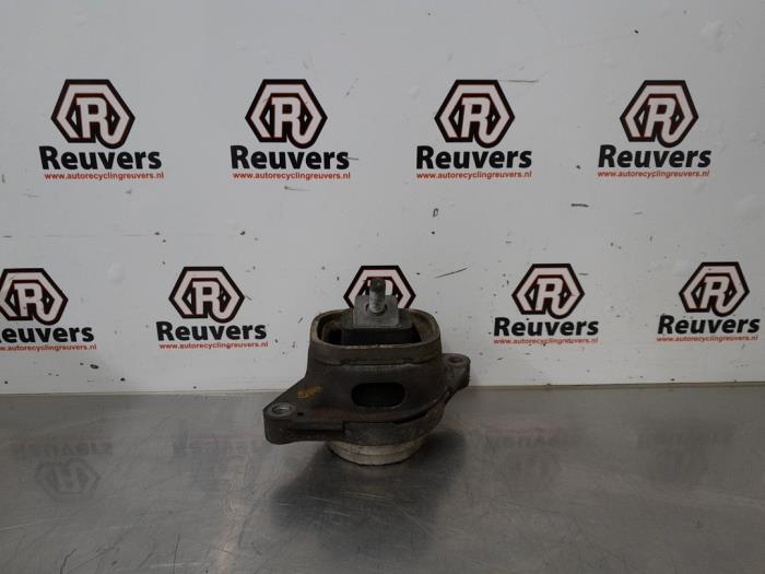 Used Engine mount Landrover Range Rover III (LM) 4.4 V8 32V Price € 25,00 Margin scheme offered by Autorecycling Reuvers B.V.