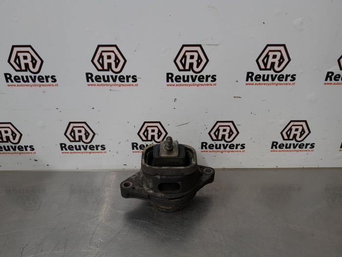 Used Engine mount Landrover Range Rover III (LM) 4.4 V8 32V Price € 25,00 Margin scheme offered by Autorecycling Reuvers B.V.