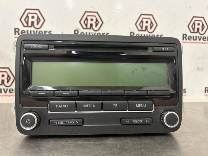 Używane Radio Volkswagen Polo V (6R) 1.2 TSI Cena € 35,00 Procedura marży oferowane przez Autorecycling Reuvers B.V.