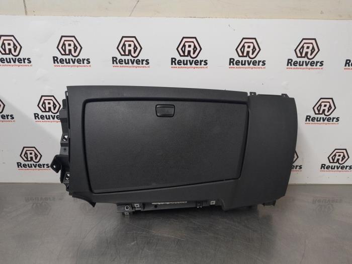 Begagnade Handskfack BMW 1 serie (E87/87N) 118d 16V Pris € 30,00 Marginaltabell erbjuds av Autorecycling Reuvers B.V.