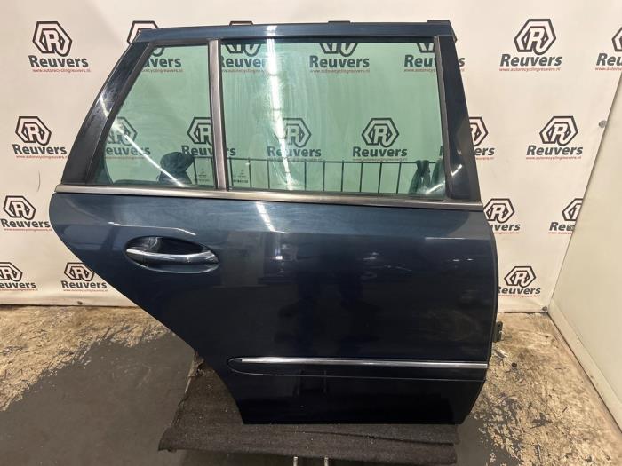 Begagnade Bakdörr, 4-dörrars, höger Mercedes E Combi (S211) 3.2 E-320 CDI 24V Pris € 75,00 Marginaltabell erbjuds av Autorecycling Reuvers B.V.