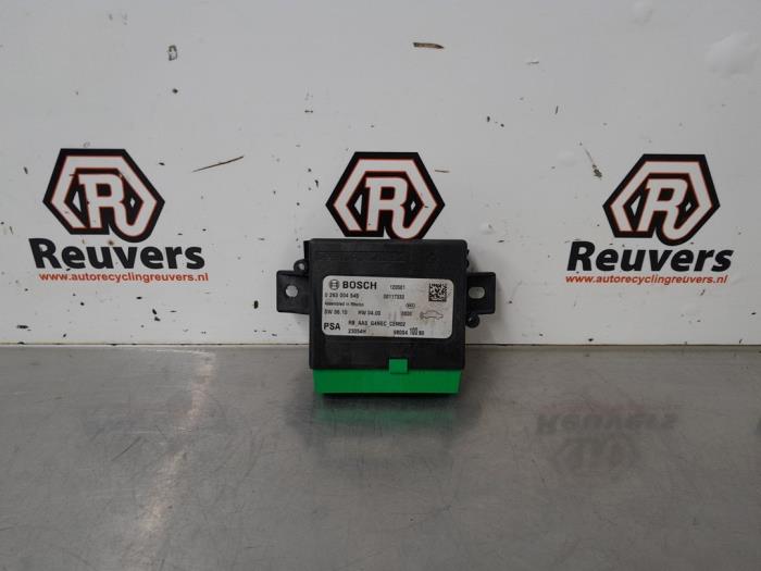 Begagnade PDC-modul Peugeot 508 (8D) 2.0 Hybrid4 16V Pris € 30,00 Marginaltabell erbjuds av Autorecycling Reuvers B.V.