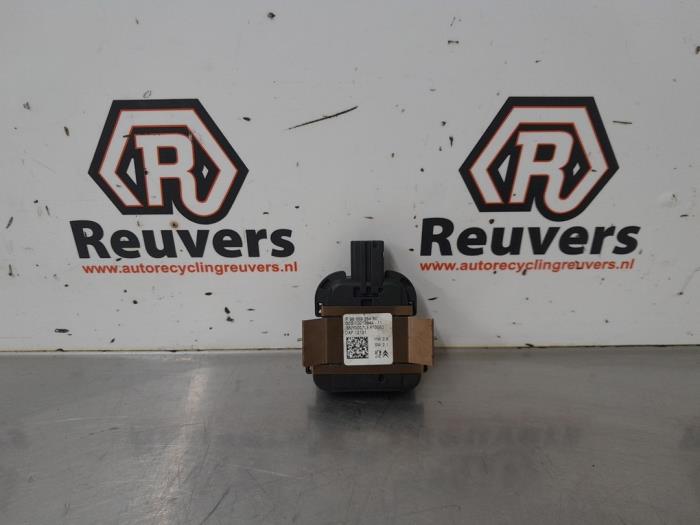 Begagnade Regnsensor Peugeot 508 (8D) 2.0 Hybrid4 16V Pris € 15,00 Marginaltabell erbjuds av Autorecycling Reuvers B.V.