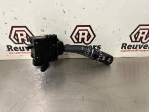 Usados Interruptor de limpiaparabrisas Kia Carens III (FG) 2.0i CVVT 16V Precio € 25,00 Norma de margen ofrecido por Autorecycling Reuvers B.V.