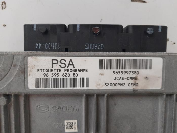 Engine management computer from a Peugeot 407 (6D) 1.8 16V 2005