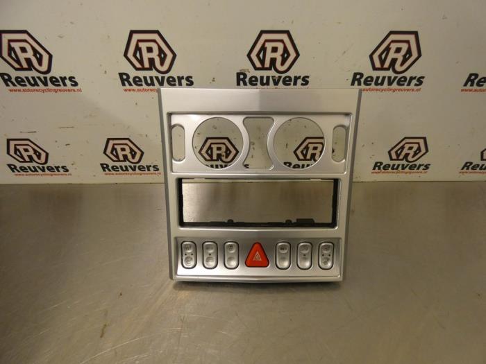 Usagé Bouton de warning Chrysler Crossfire 3.2 V6 18V Prix € 50,00 Règlement à la marge proposé par Autorecycling Reuvers B.V.