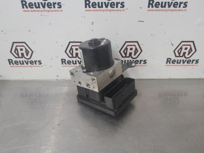 Usagé Bloc ABS BMW 1 serie (E87/87N) 118d 16V Prix € 50,00 Règlement à la marge proposé par Autorecycling Reuvers B.V.
