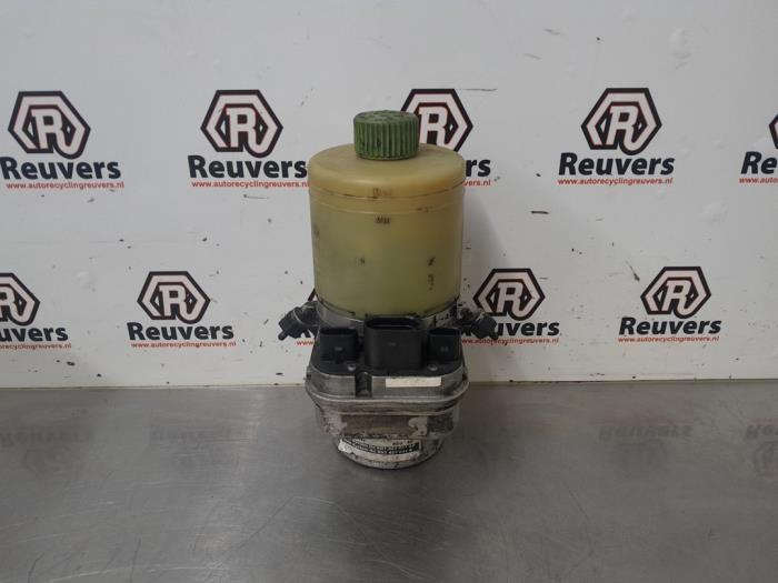 Usagé Pompe de direction Seat Ibiza III (6L1) 1.2 12V Prix € 50,00 Règlement à la marge proposé par Autorecycling Reuvers B.V.