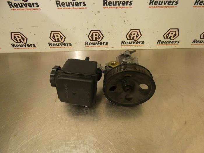 Usagé Pompe de direction Chrysler Crossfire 3.2 V6 18V Prix € 50,00 Règlement à la marge proposé par Autorecycling Reuvers B.V.