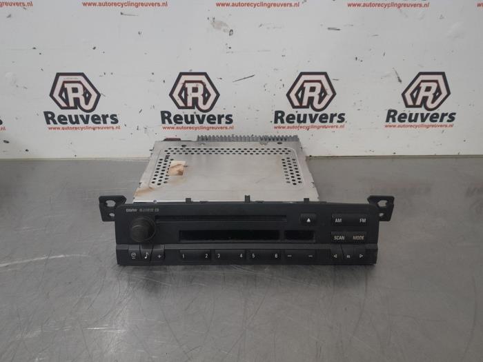 Używane Odtwarzacz CD BMW 3 serie Compact (E46/5) 318ti 16V Cena € 30,00 Procedura marży oferowane przez Autorecycling Reuvers B.V.