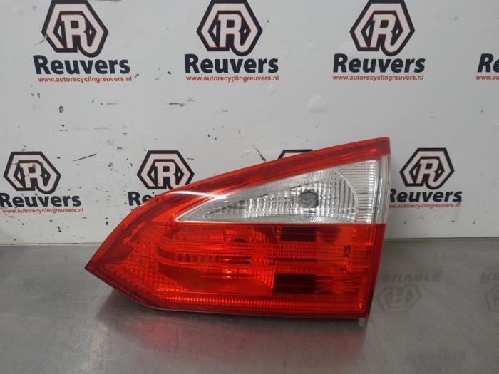 Usados Luz trasera derecha Ford Focus 3 Wagon 1.0 Ti-VCT EcoBoost 12V 125 Precio € 30,00 Norma de margen ofrecido por Autorecycling Reuvers B.V.