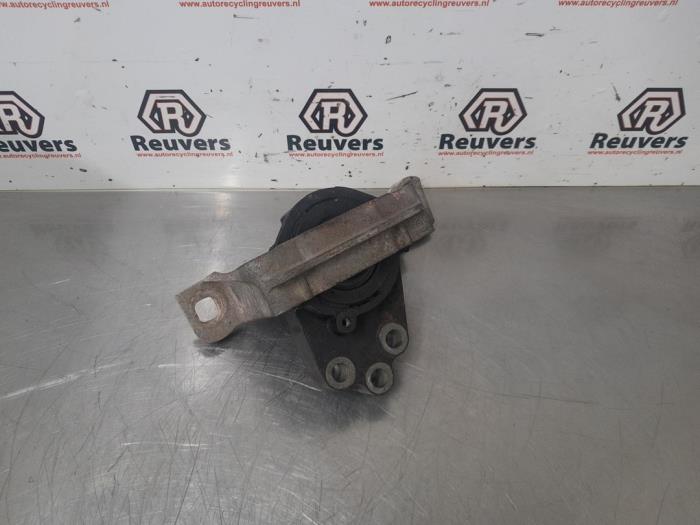 Usagé Support moteur Ford Focus 3 Wagon 1.0 Ti-VCT EcoBoost 12V 125 Prix € 25,00 Règlement à la marge proposé par Autorecycling Reuvers B.V.