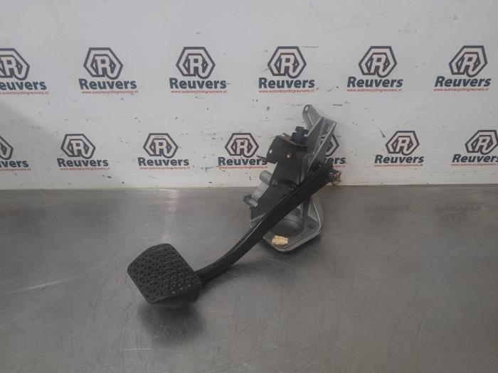Używane Pedal hamulca BMW 3 serie (E46/4) 323i 24V Cena € 30,00 Procedura marży oferowane przez Autorecycling Reuvers B.V.