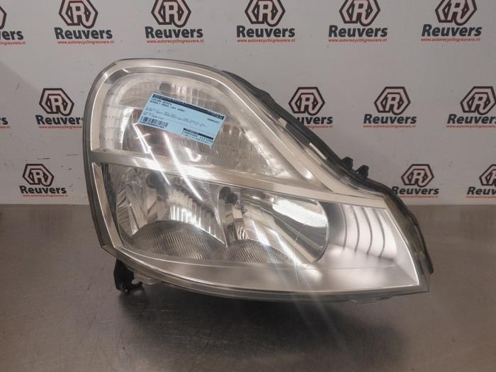 Używane Reflektor prawy Renault Modus/Grand Modus (JP) 1.6 16V Cena € 75,00 Procedura marży oferowane przez Autorecycling Reuvers B.V.