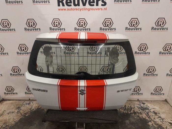 Begagnade Baklucka Suzuki Swift (ZA/ZC/ZD1/2/3/9) 1.3 VVT 16V Pris € 75,00 Marginaltabell erbjuds av Autorecycling Reuvers B.V.