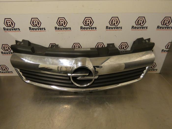 Begagnade Grill Opel Zafira (M75) 2.2 16V Direct Ecotec Pris € 65,00 Marginaltabell erbjuds av Autorecycling Reuvers B.V.