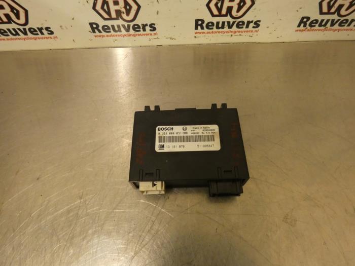 Begagnade PDC-modul Opel Zafira (M75) 2.2 16V Direct Ecotec Pris € 25,00 Marginaltabell erbjuds av Autorecycling Reuvers B.V.