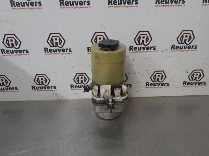 Usagé Pompe de direction Opel Vectra C Caravan 2.2 DIG 16V Prix € 60,00 Règlement à la marge proposé par Autorecycling Reuvers B.V.