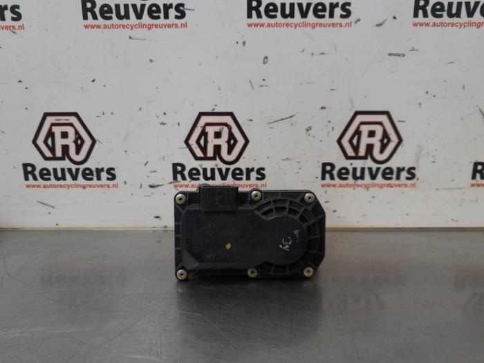 Gebrauchte Drosselklappengehäuse Renault Megane III Grandtour (KZ) 1.4 16V TCe 130 Preis € 25,00 Margenregelung angeboten von Autorecycling Reuvers B.V.