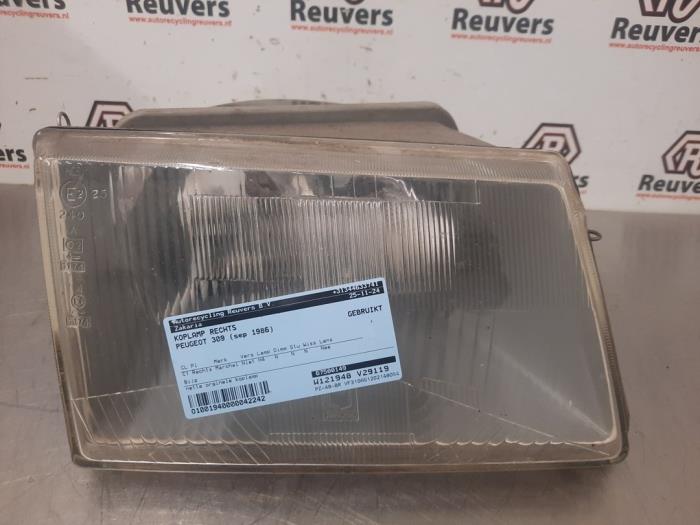 Używane Reflektor prawy Peugeot 309 I (10C/10A) 1.3 GR,GL,XL,XR,Profil Cena € 40,00 Procedura marży oferowane przez Autorecycling Reuvers B.V.