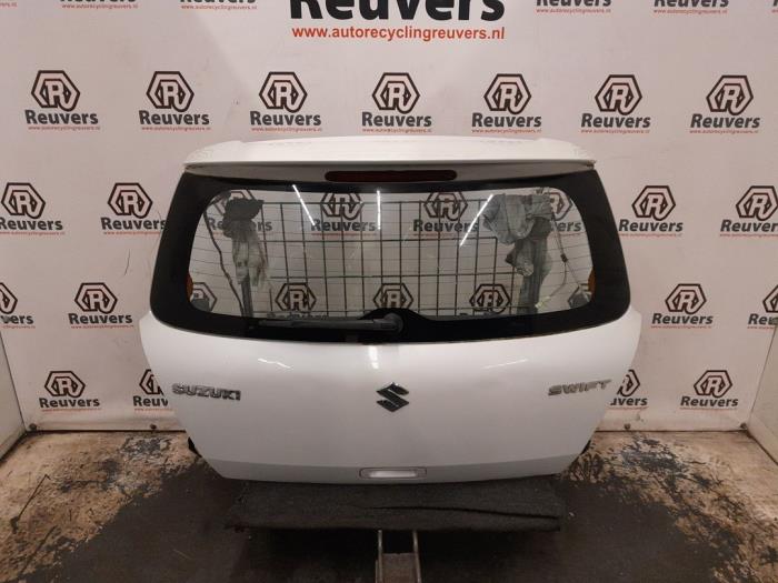 Begagnade Baklucka Suzuki Swift (ZA/ZC/ZD1/2/3/9) 1.3 VVT 16V Pris € 75,00 Marginaltabell erbjuds av Autorecycling Reuvers B.V.