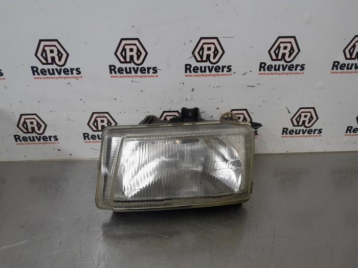 Używane Reflektor lewy Volkswagen Caddy II (9K9A) 1.9 SDI Cena € 25,00 Procedura marży oferowane przez Autorecycling Reuvers B.V.